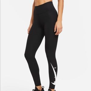 Nike Women Mid-Rise 7/8 Tight Fit Black Leggings